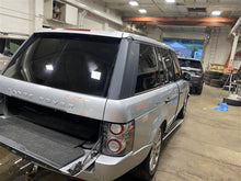 Load image into Gallery viewer, QUARTER PANEL CUT ASSEMBLY Range Rover 2003 03 2004 04 05 06 - 12 Right - 1137758
