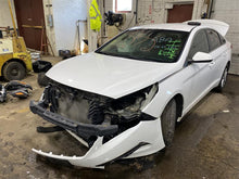 Load image into Gallery viewer, RADIATOR Hyundai Sonata Sonata Hybrid 15 16 17 18 19 - 1138456
