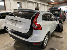 Load image into Gallery viewer, REAR QUARTER GLASS S60 XC60 09 10 11 12 13 14 15 16 17 Left - 1139436

