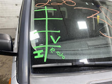 Load image into Gallery viewer, QUARTER GLASS Land Rover LR3 LR4 2005 05 2006 06 2007 07 2008 08 09 10 11 Right - 1142943
