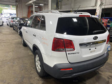 Load image into Gallery viewer, FRONT INTERIOR DOOR TRIM PANEL Kia Sorento 2011 11 - 1143634
