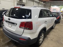 Load image into Gallery viewer, CONSOLE LID Kia Sorento 2011 11 - 1143649
