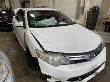 Load image into Gallery viewer, FRONT DOOR GLASS Toyota Camry 2012 12 2013 13 2014 14 Right - 1143513
