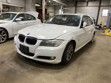 Load image into Gallery viewer, 2011 BMW 328i Floor Shifter - 1145843
