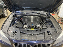 Load image into Gallery viewer, CONSOLE LID BMW Active 7 2012 12 - 1144980

