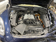 Load image into Gallery viewer, REAR QUARTER GLASS Porsche Cayenne 11 12 13 14 15 16 17 18 Right - 1145142

