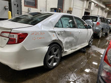 Load image into Gallery viewer, 2012 Toyota Camry Floor Shifter - 1150196
