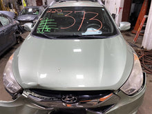 Load image into Gallery viewer, CONSOLE LID Hyundai Tucson 2011 11 - 1151496
