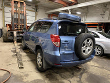 Load image into Gallery viewer, 2008 Toyota Rav4 Floor Shifter - 1155707
