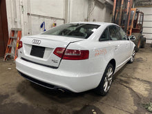 Load image into Gallery viewer, Center Pillar Cut Audi A6 S6 2005 05 2006 06 2007 07 2008 08 2009 09 10 11 Right - 1158429
