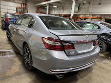 Load image into Gallery viewer, REAR SEAT Honda Accord 2017 17 - 1159861
