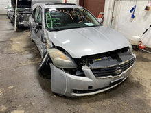 Load image into Gallery viewer, FRONT INTERIOR DOOR TRIM PANEL Nissan Altima 2007 07 - 1160809
