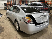 Load image into Gallery viewer, FRONT INTERIOR DOOR TRIM PANEL Nissan Altima 2007 07 - 1160809
