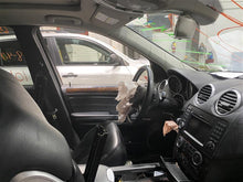 Load image into Gallery viewer, INDEPENDENT REAR SUSPENSION Gl320 Gl350 Gl450 Gl550 ML320 06-12 Left - 1161564
