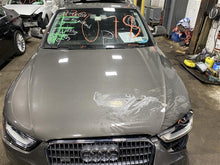 Load image into Gallery viewer, WINDSHIELD WIPER MOTOR Audi A4 Allroad S4 09 10 11 12 13 14 - 1253130
