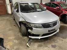Load image into Gallery viewer, CENTER PILLAR CUT Kia Forte 2010 10 2011 11 2012 12 2013 13 Left - 1247850

