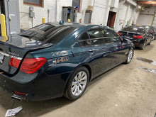 Load image into Gallery viewer, FRONT SPINDLE KNUCKLE 535i Gt 550i Gt 740i 740il 750 10-16 AWD Right - 1277317
