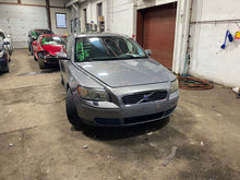 Load image into Gallery viewer, Floor Shifter Volvo S40 2006 06 - 1263725
