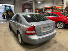 Load image into Gallery viewer, QUARTER PANEL CUT ASSEMBLY Volvo S40 V40 04 - 10 Left - 1263686
