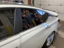 Load image into Gallery viewer, CONSOLE LID Nissan Altima 2019 19 - 1279781
