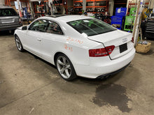 Load image into Gallery viewer, STEERING WHEEL Audi A5 2012 12 - 1281911
