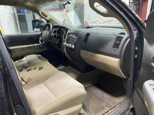 Load image into Gallery viewer, PLASTIC ENGINE COVER Toyota Tundra 2007 07 - 1288665
