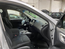 Load image into Gallery viewer, FRONT SPINDLE KNUCKLE JX35 QX60 Pathfinder 13 14 15 16 17 Right - 1292997
