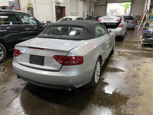 Load image into Gallery viewer, 2011 Audi A5 Floor Shifter - 1294268
