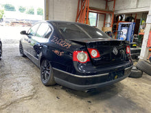 Load image into Gallery viewer, QUARTER PANEL CUT ASSEMBLY Passat 06 07 08 09 Right - 1296391

