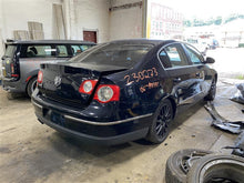 Load image into Gallery viewer, PLASTIC ENGINE COVER Volkswagen Passat 2006 06 - 1296340
