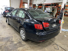 Load image into Gallery viewer, FRONT SPINDLE KNUCKLE Volkswagen Beetle Jetta 2011-2019 Left - 1296463
