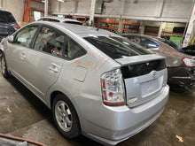 Load image into Gallery viewer, QUARTER GLASS Toyota Prius 2004 04 05 06 07 - 09 Left - 1298378
