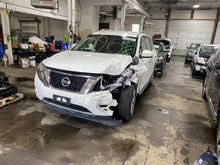 Load image into Gallery viewer, PLASTIC ENGINE COVER Nissan Pathfinder 2015 15 - 1298437
