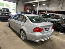 Load image into Gallery viewer, 2011 BMW 328i Floor Shifter - 1299241
