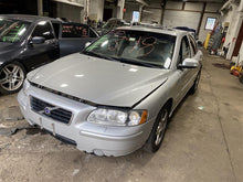 Load image into Gallery viewer, CENTER PILLAR CUT Volvo S60 01 02 03 04 - 08 09 Left - 1302018
