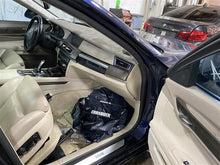 Load image into Gallery viewer, 2010 BMW 750 HYBRID 750i 750il 750LI Floor Shifter - 1304928
