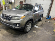 Load image into Gallery viewer, Rear Headrest Kia Sorento 2012 12 - 1305864
