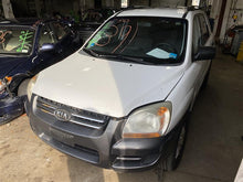 Load image into Gallery viewer, FUSE BOX Kia Sportage 05 06 07 08 09 10 - 1309849

