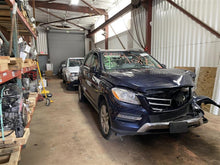 Load image into Gallery viewer, Quarter Panel Cut ML350 ML450 ML550 ML63 12 13 14 15 Right - 1313290
