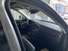 Load image into Gallery viewer, GLOVE BOX DOOR Volvo XC90 2016 16 - 1313481

