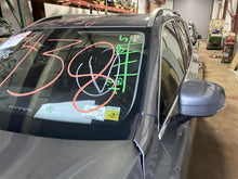 Load image into Gallery viewer, CONSOLE LID Volvo XC90 2016 16 - 1313469
