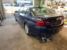 Load image into Gallery viewer, FRONT DOOR GLASS BMW 528i 535i 550i Active 5 M5 2011-2016 Right - 1313871
