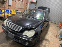 Load image into Gallery viewer, INDEPENDENT REAR SUSPENSION C280 C320 01 02 - 07 Right - 1321091
