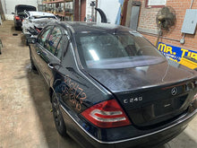 Load image into Gallery viewer, Floor Shifter Mercedes-Benz C230 C240 2005 05 - 1321099
