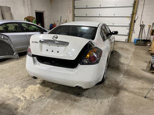 Load image into Gallery viewer, STEERING WHEEL Nissan Altima 2010 10 - 1322954
