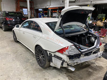 Load image into Gallery viewer, FRONT SPINDLE Mercedes EL550 E350 E320 E500 2003 03 04 05 06 - 11 Right - 1326730
