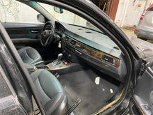 Load image into Gallery viewer, 2009 BMW 328i Floor Shifter - 1327052
