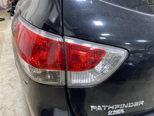 Load image into Gallery viewer, CENTER PILLAR CUT Nissan Pathfinder 14 15 16 17 Right - 1330819
