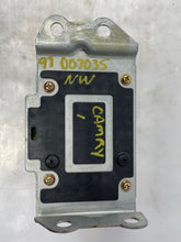 Load image into Gallery viewer, AIR BAG COMPUTER TOYOTA CAMRY ES300 1997 - NW38109
