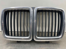 Load image into Gallery viewer, Grille  BMW 735I 1992 - NW98247
